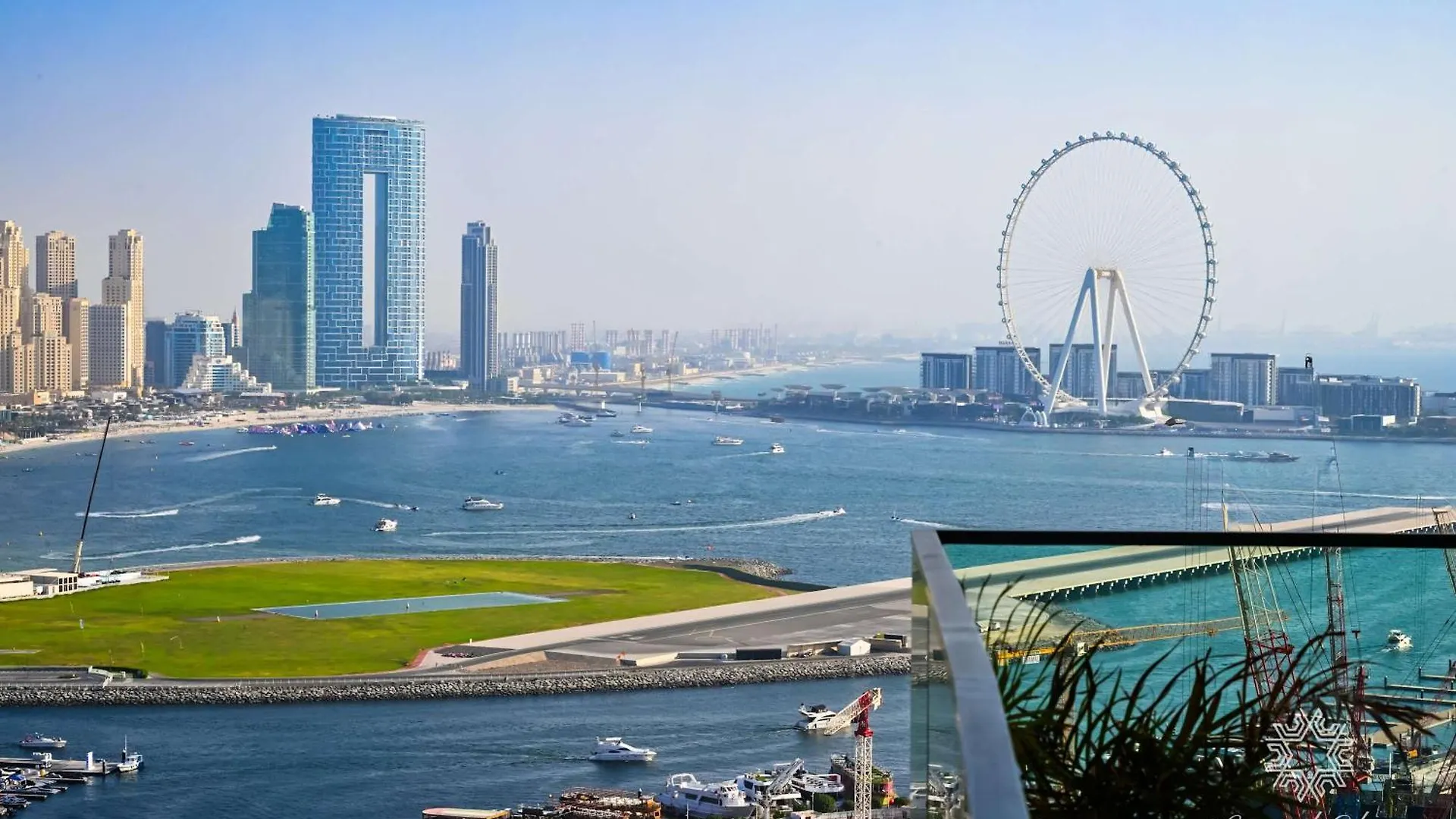 Luxury Apartment - Private Beach Access - Amazing Sea View - Emaar Beachfront location